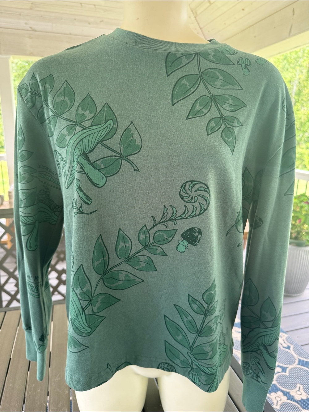 Disney Alice in Wonderland Green Long Sleeve Tee Shirt Size XS